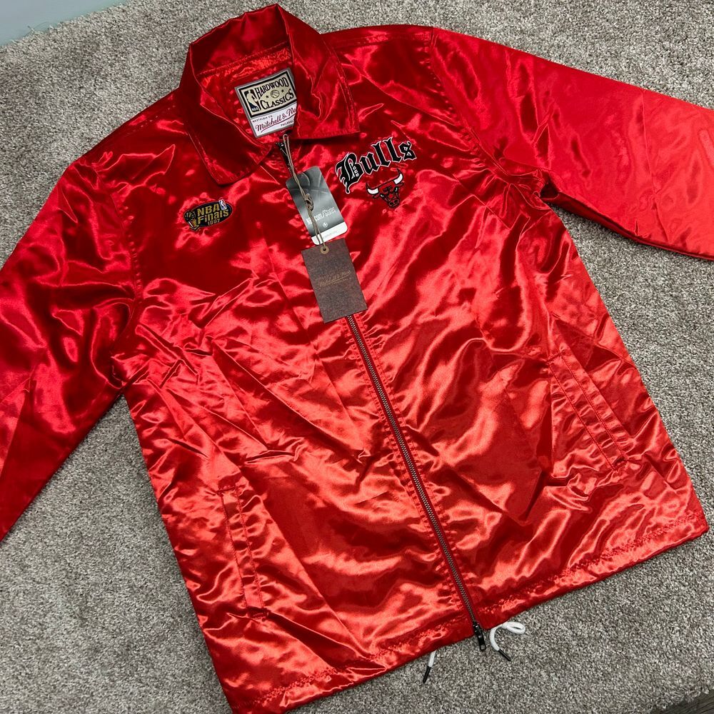 NWT Mitchell Ness Hardwood Classics Chicago‎ Bulls Old English Jacket Size Large